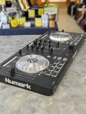 Numark - MIXTRACK PRO 3 2